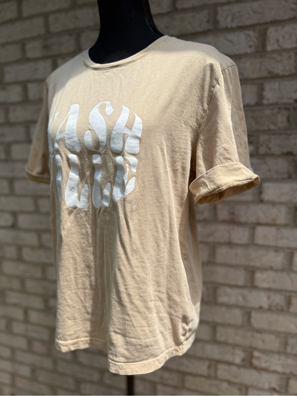 Nashville Graphic Tee - Beige Crew Neck women Shirt size M pre-owned with gift . - Picture 16 of 16
